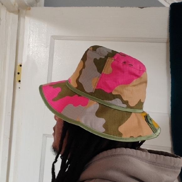 Unisex Maison Martin Margiela Pink and Green Bucket Hat - Picture 2 of 7